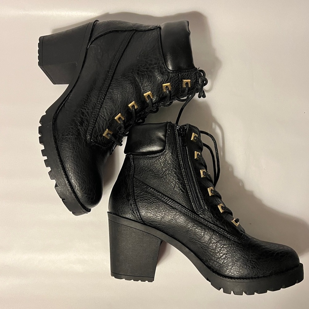 Women’s black leather boots size 8.5